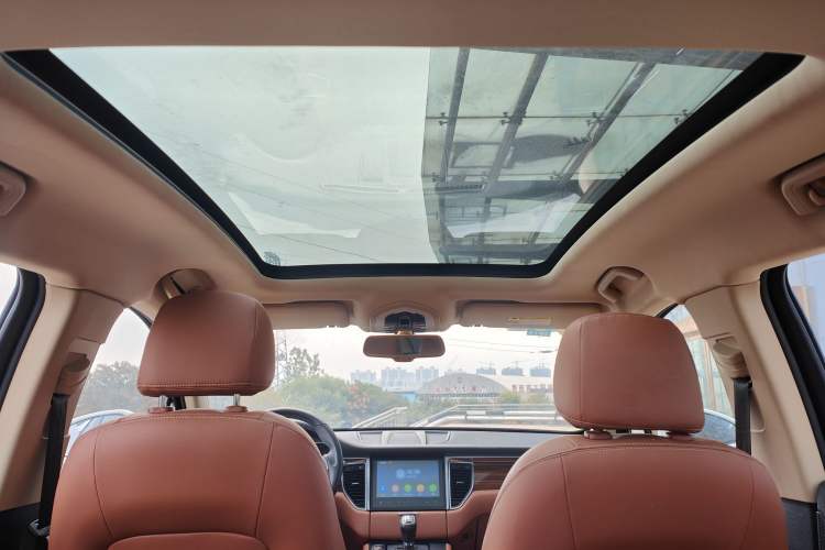 Used Zotye SR9 2017 2.0T Manual "Ultimate Light" Edition Interior 7