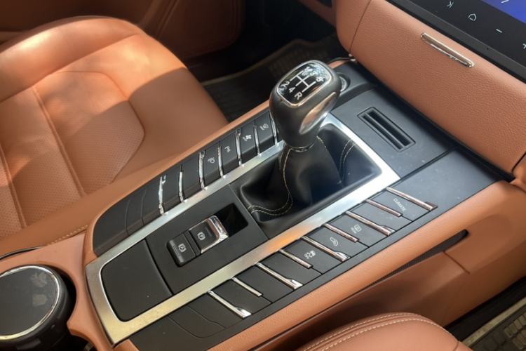 Used Zotye SR9 2017 2.0T Manual "Ultimate Light" Edition Interior 8