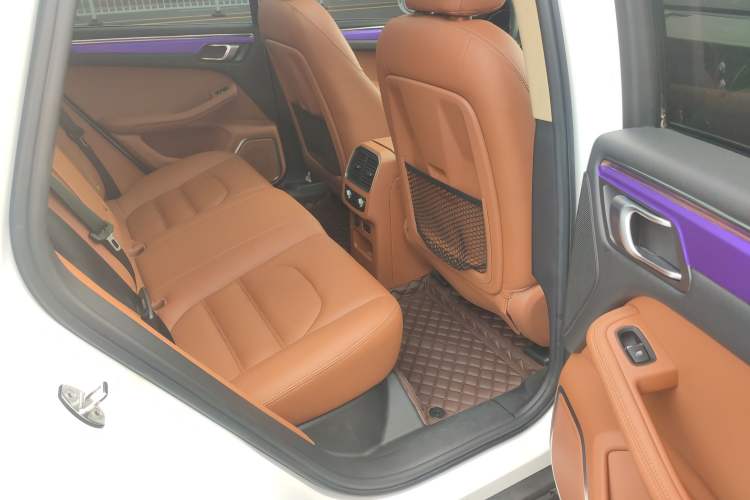 Used Zotye SR9 2017 2.0T Automatic Ultimate Dream Edition Interior 8