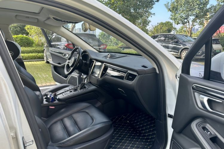 Used Zotye SR9 2017 2.0T Automatic Ultimate Dream Edition Interior 8