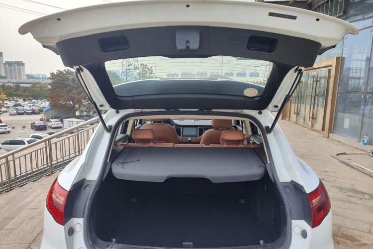 Used Zotye SR9 2017 2.0T Manual "Ultimate Light" Edition Interior 8