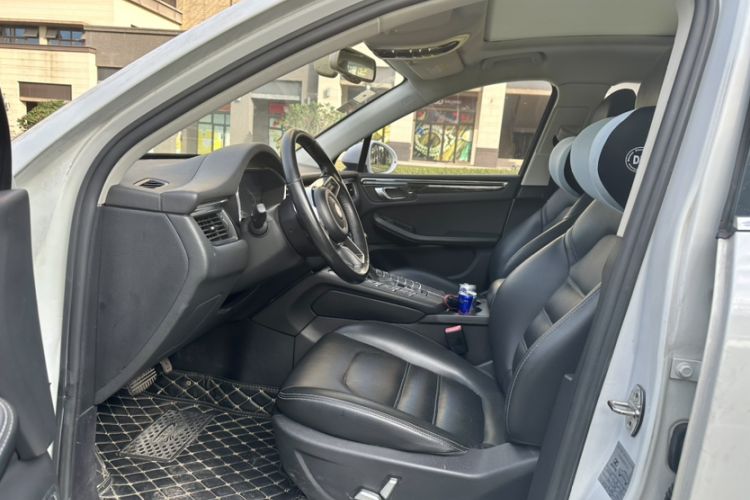 Used Zotye SR9 2017 2.0T Automatic Ultimate Dream Edition Interior 9