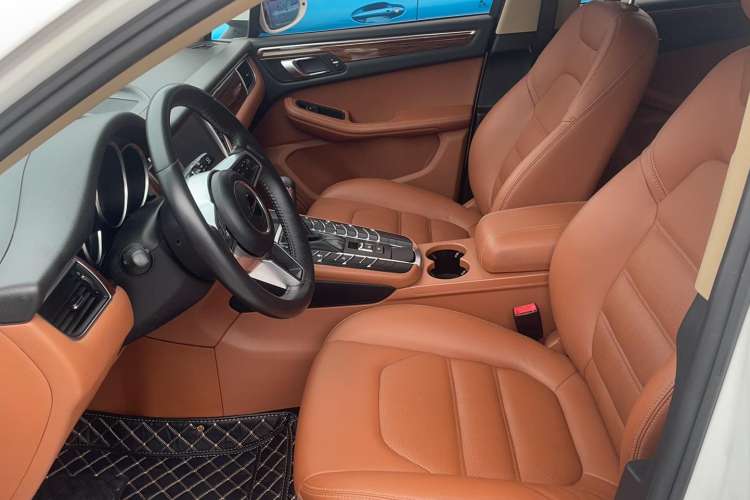 Used Zotye SR9 2017 2.0T Automatic Ultimate Road Edition Left Front Seat