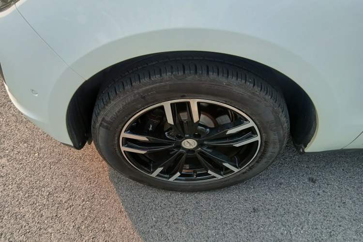 Used Zotye SR9 2017 2.0T Automatic Ultimate Dream Edition Left Front Wheel Hub
