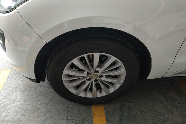 Used Zotye SR9 2017 2.0T Automatic Ultimate Road Edition Left Front Wheel Hub