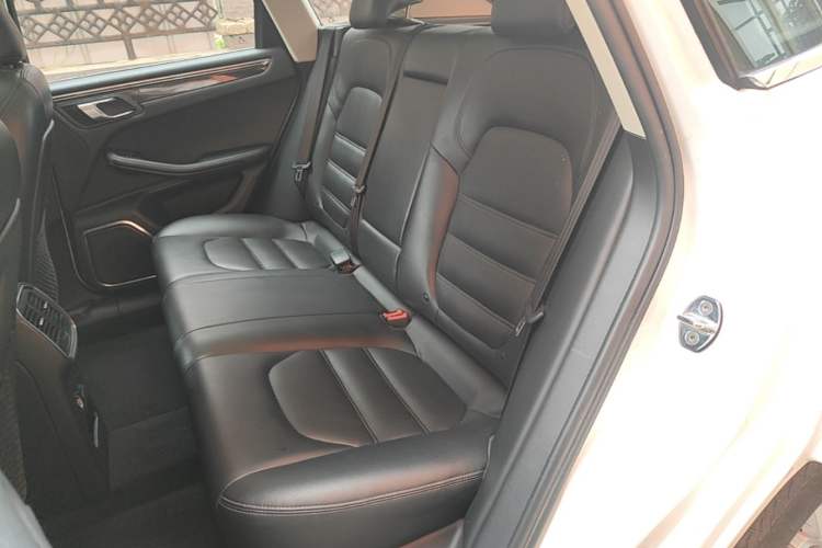Used Zotye SR9 2017 2.0T Automatic Ultimate Edition Left Rear Seat