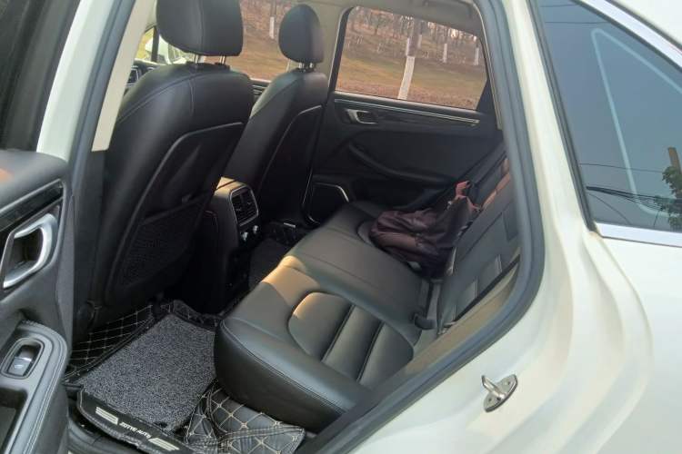 Used Zotye SR9 2017 2.0T Automatic Ultimate Dream Edition Left Rear Seat