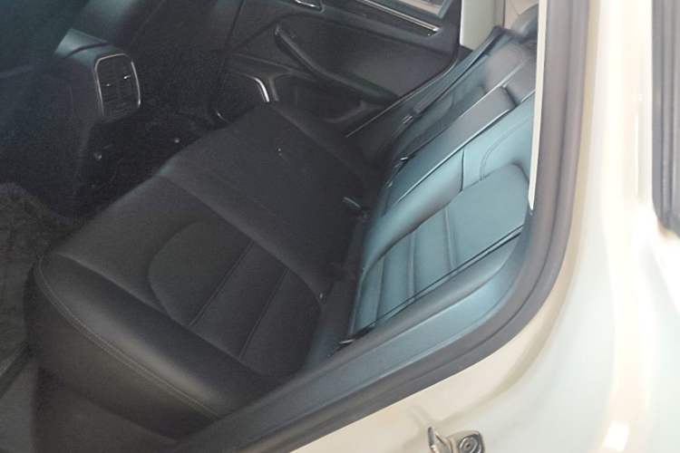 Used Zotye SR9 2017 2.0T Automatic Ultimate Edition Left Rear Seat