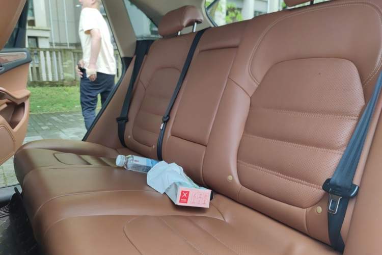 Used Zotye SR9 2017 2.0T Manual "Ultimate Light" Edition Left Rear Seat
