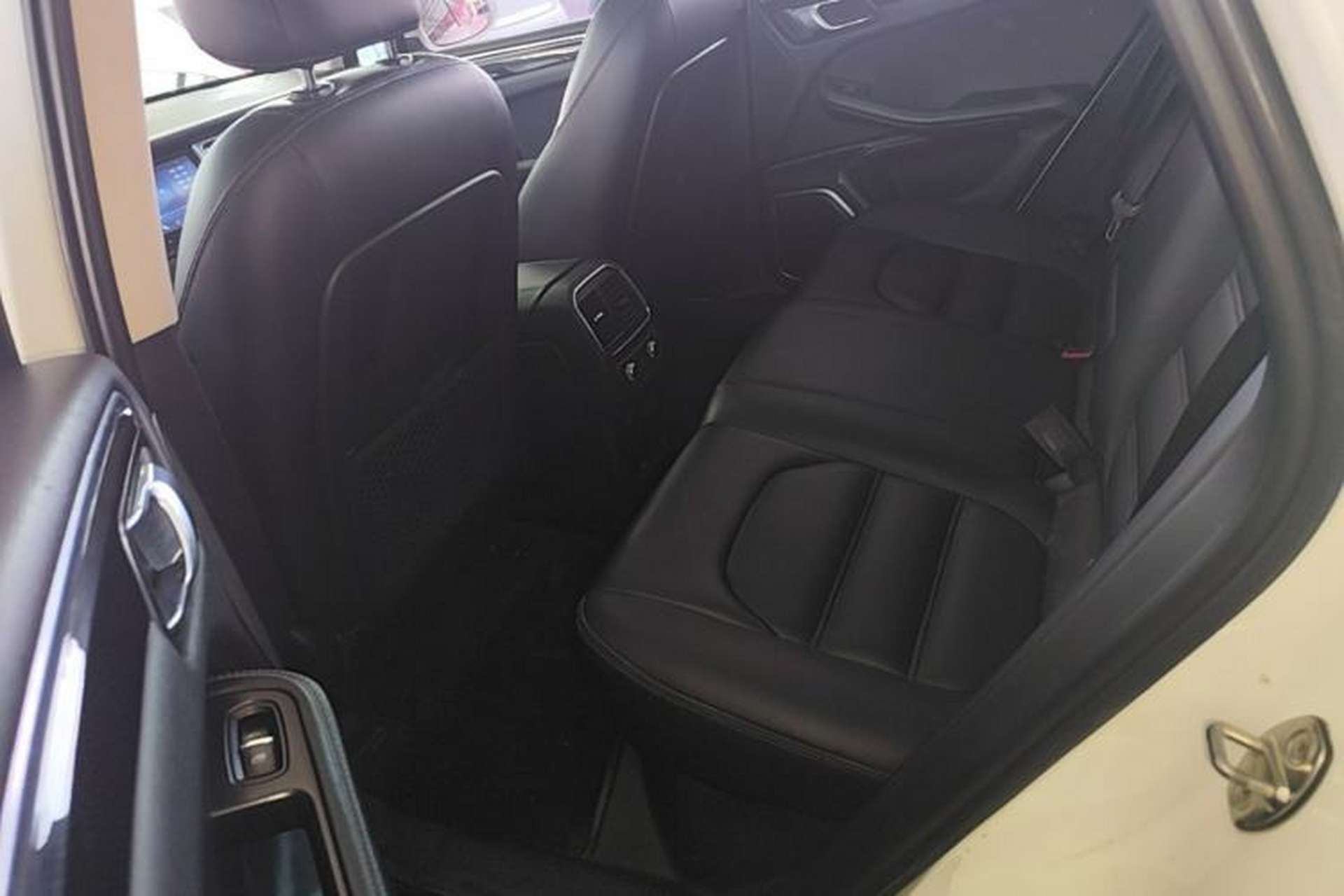 Used Zotye SR9 2017 2.0T Automatic Ultimate Dream Edition Left Rear Seat