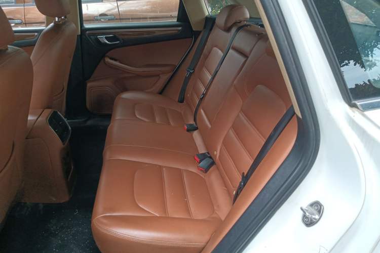 Used Zotye SR9 2017 2.0T Manual "Ultimate Light" Edition Left Rear Seat