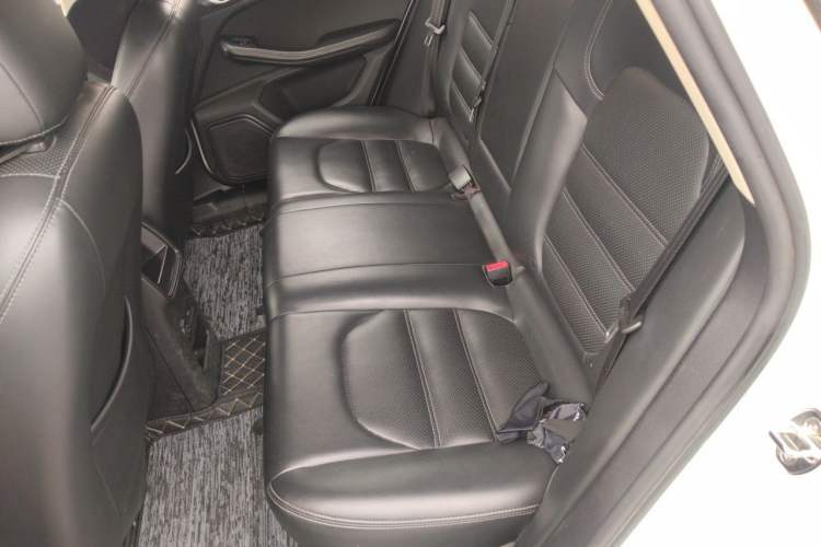 Used Zotye SR9 2017 2.0T Manual "Ultimate Road" Edition Left Rear Seat