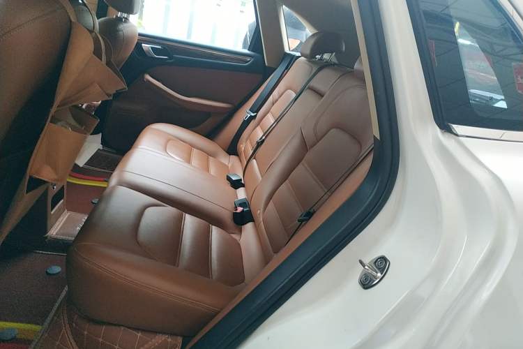 Used Zotye SR9 2017 2.0T Automatic Ultimate Road Edition Left Rear Seat