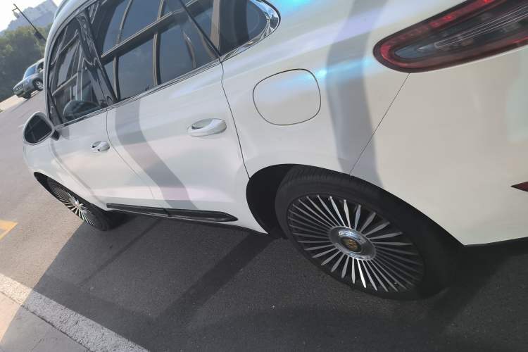 Used Zotye SR9 2017 2.0T Automatic Ultimate Edition Left Side