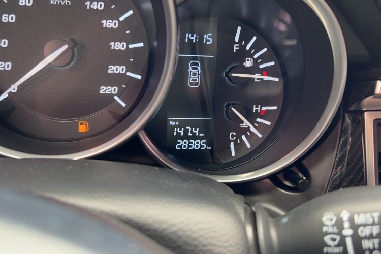 Used Zotye SR9 2017 2.0T Manual "Ultimate Road" Edition Odometer Close Up