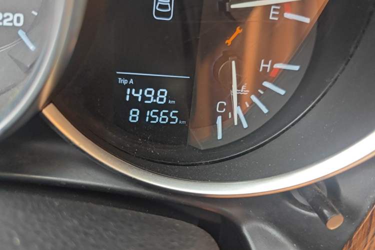 Used Zotye SR9 2017 2.0T Manual "Ultimate Heart" Edition Odometer Close Up