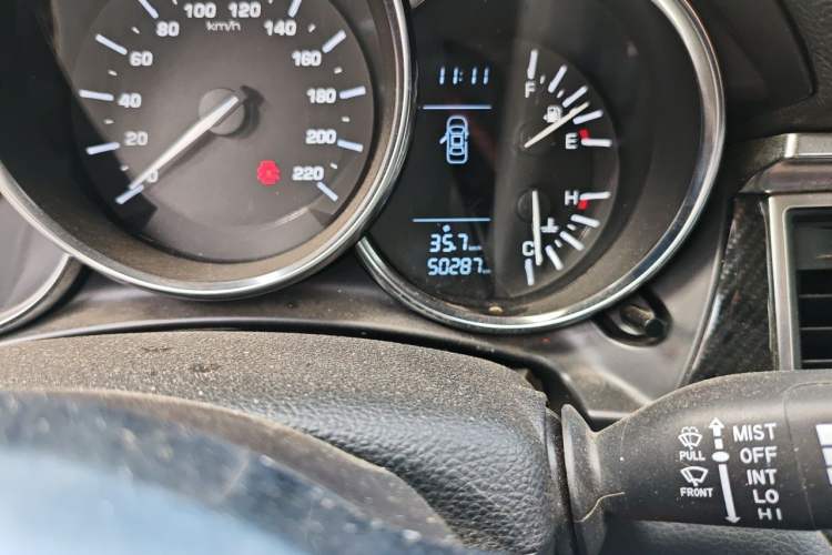 Used Zotye SR9 2017 2.0T Manual "Ultimate Road" Edition Odometer Close Up