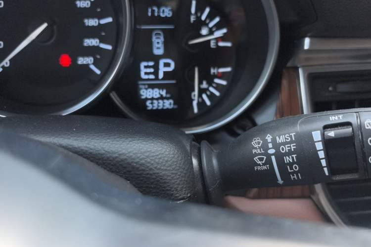 Used Zotye SR9 2017 2.0T Automatic Ultimate Road Edition Odometer Close Up