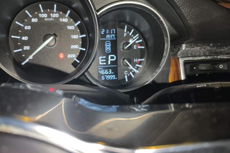 Used Zotye SR9 2017 2.0T Automatic Ultimate Edition Odometer Close Up