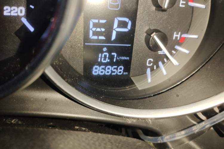 Used Zotye SR9 2017 2.0T Automatic Ultimate Edition Odometer Close Up