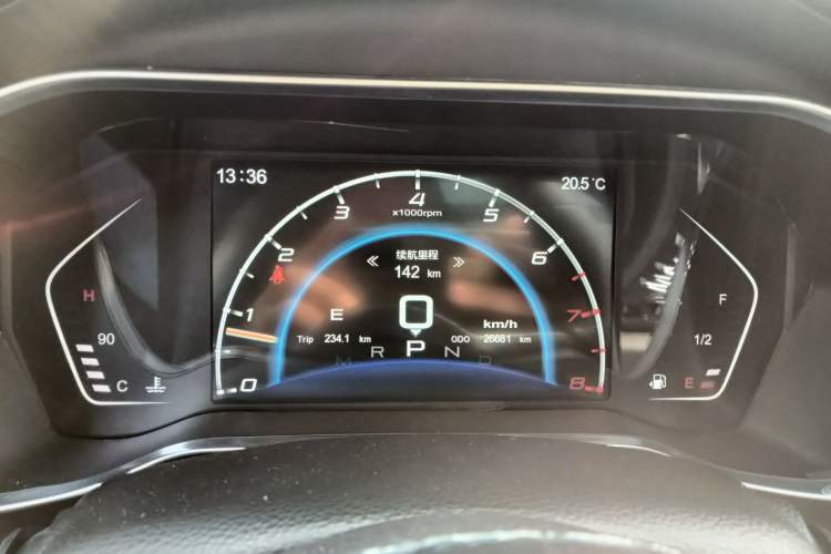 Used Zotye SR9 2017 2.0T Automatic Ultimate Dream Edition Odometer Close Up