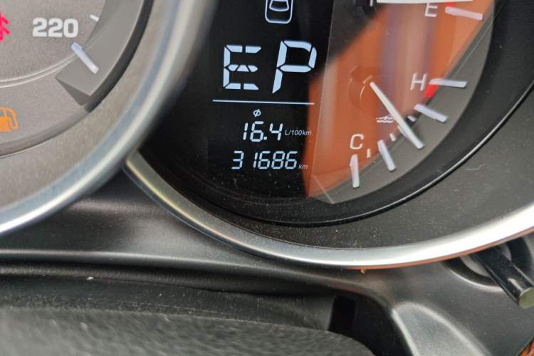 Used Zotye SR9 2017 2.0T Automatic Ultimate Edition Odometer Close Up