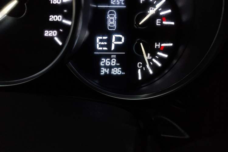 Used Zotye SR9 2017 2.0T Automatic Ultimate Edition Odometer Close Up
