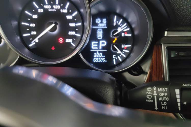 Used Zotye SR9 2017 2.0T Automatic Ultimate Edition Odometer Close Up