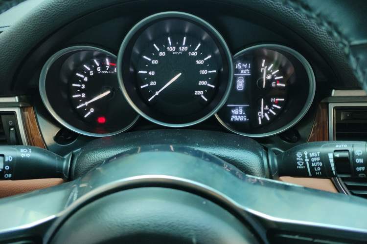Used Zotye SR9 2017 2.0T Manual "Ultimate Heart" Edition Odometer Close Up