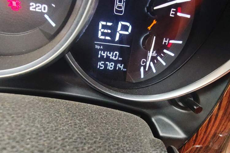 Used Zotye SR9 2017 2.0T Automatic Ultimate Edition Odometer Close Up