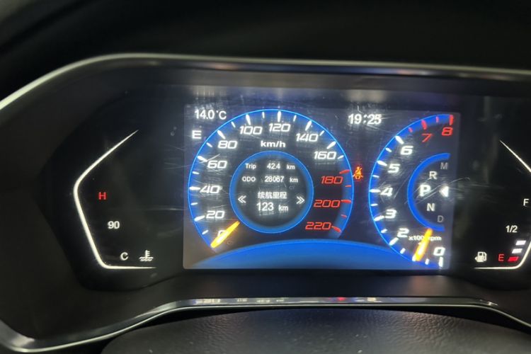 Used Zotye SR9 2017 2.0T Automatic Ultimate Dream Edition Odometer Close Up