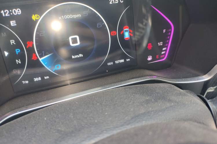 Used Zotye SR9 2017 2.0T Automatic Ultimate Dream Edition Odometer Close Up