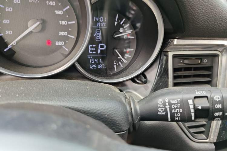 Used Zotye SR9 2017 2.0T Automatic Ultimate Edition Odometer Close Up
