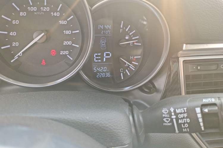 Used Zotye SR9 2017 2.0T Automatic Ultimate Edition Odometer Close Up