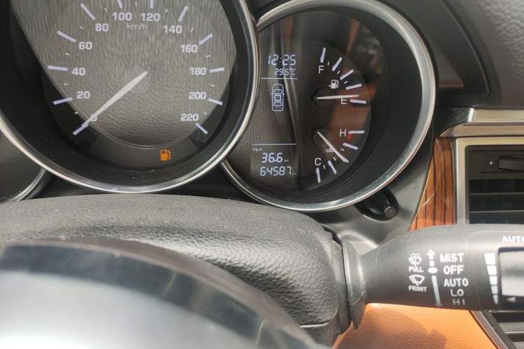 Used Zotye SR9 2017 2.0T Manual "Ultimate Heart" Edition Odometer Close Up