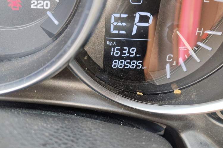 Used Zotye SR9 2017 2.0T Automatic Ultimate Edition Odometer Close Up