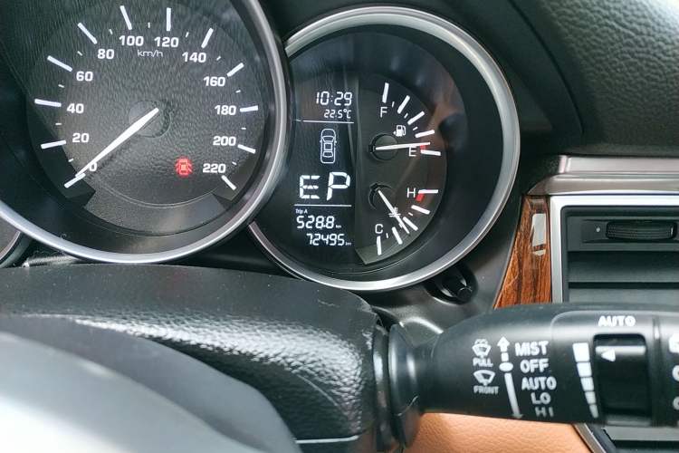 Used Zotye SR9 2017 2.0T Automatic Ultimate Edition Odometer Close Up