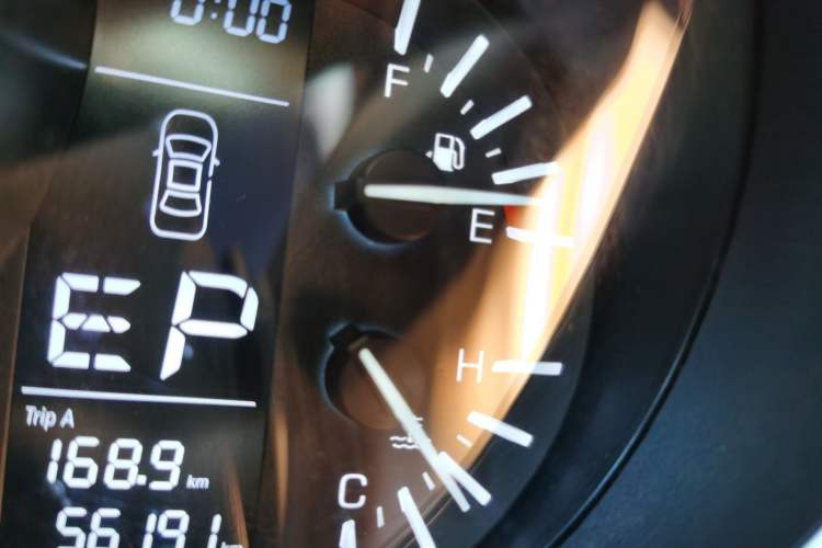 Used Zotye SR9 2017 2.0T Automatic Ultimate Road Edition Odometer Close Up