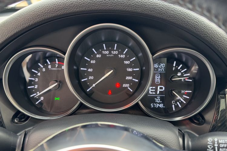 Used Zotye SR9 2017 2.0T Automatic Ultimate Edition Odometer Close Up