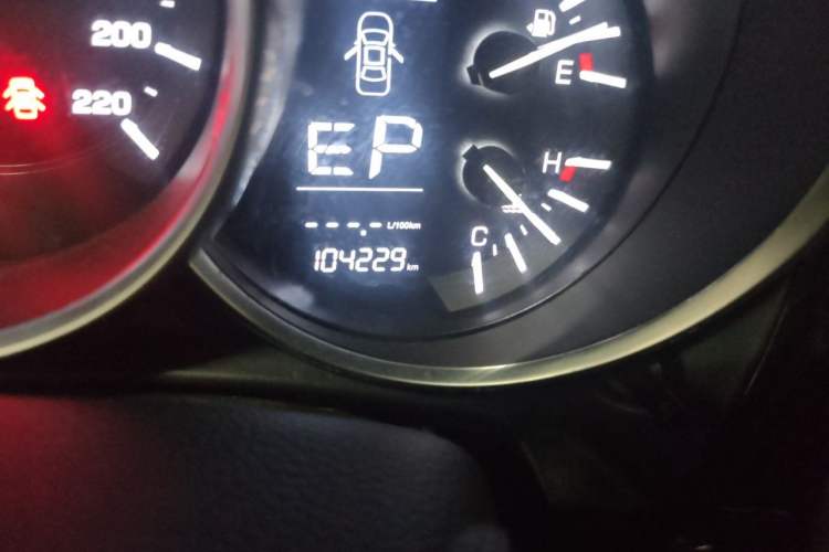 Used Zotye SR9 2017 2.0T Automatic Ultimate Edition Odometer Close Up