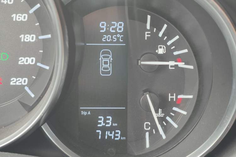 Used Zotye SR9 2017 2.0T Manual "Ultimate Light" Edition Odometer Close Up