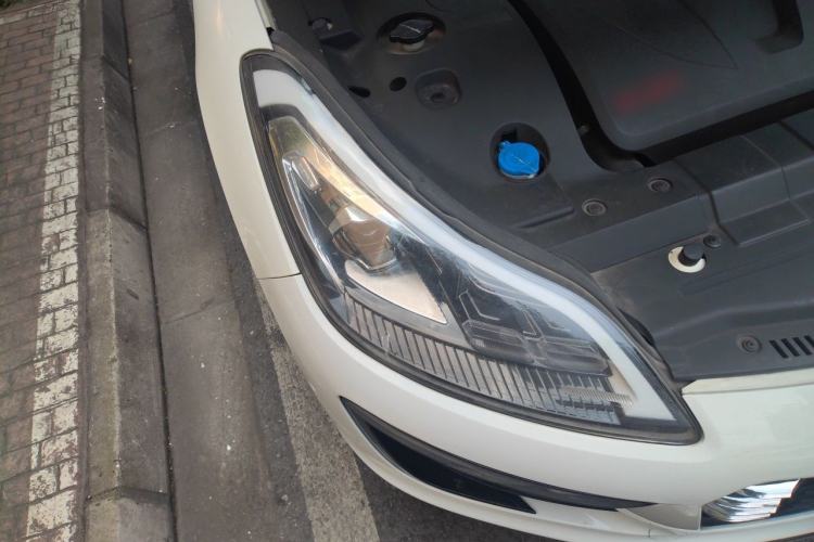 Used Zotye SR9 2017 2.0T Automatic Ultimate Dream Edition Right Front Headlight