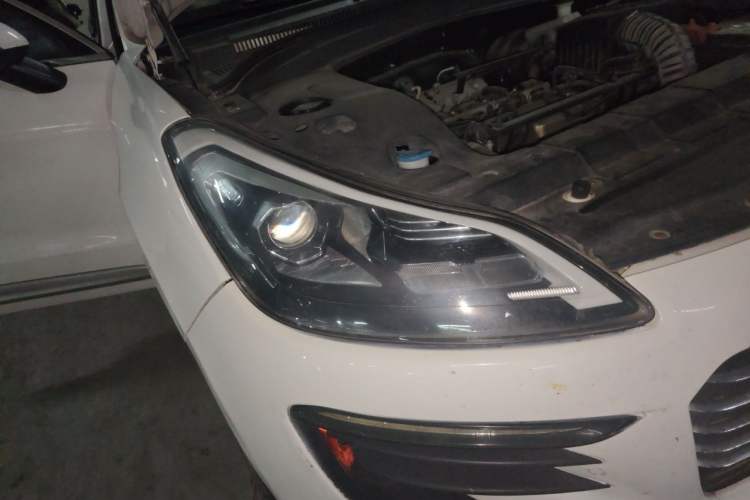 Used Zotye SR9 2017 2.0T Automatic Ultimate Edition Right Front Headlight