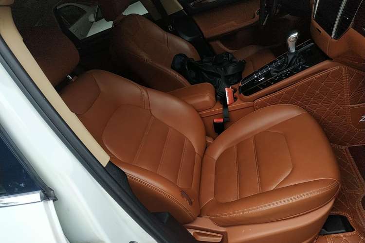 Used Zotye SR9 2017 2.0T Automatic Ultimate Road Edition Right Front Seat
