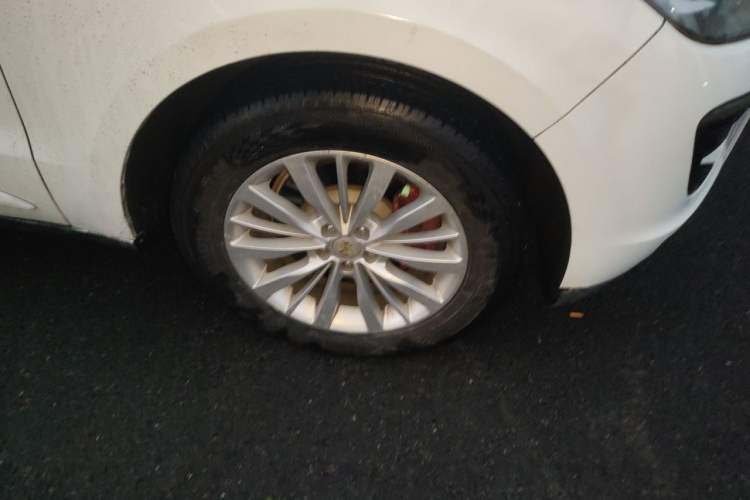 Used Zotye SR9 2017 2.0T Automatic Ultimate Edition Right Front Wheel Hub