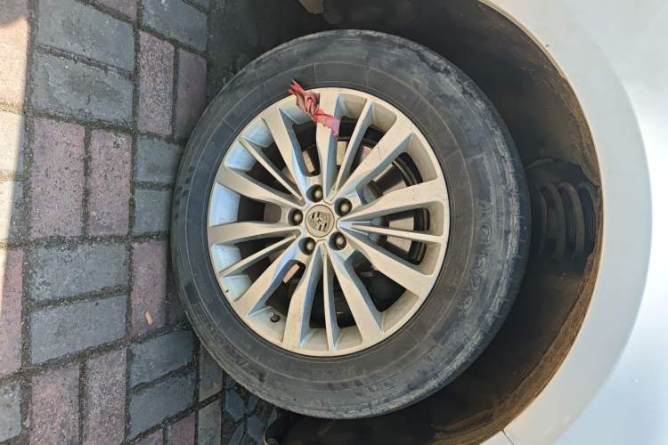 Used Zotye SR9 2017 2.0T Manual "Ultimate Light" Edition Right Front Wheel Hub