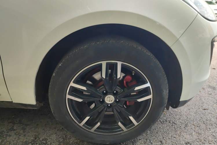 Used Zotye SR9 2017 2.0T Manual "Ultimate Light" Edition Right Front Wheel Hub