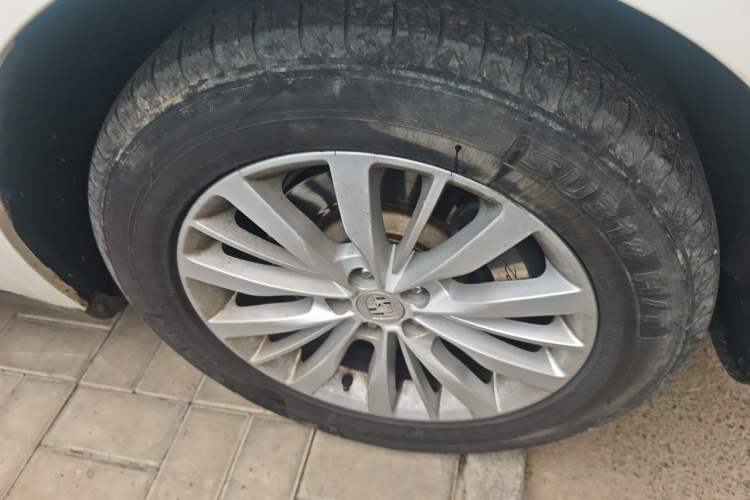 Used Zotye SR9 2017 2.0T Automatic Ultimate Edition Right Front Wheel Hub