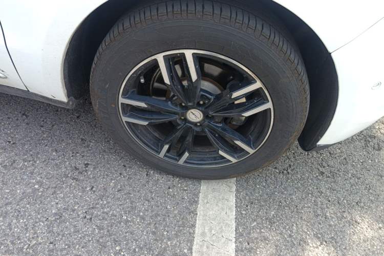 Used Zotye SR9 2017 2.0T Automatic Ultimate Dream Edition Right Front Wheel Hub