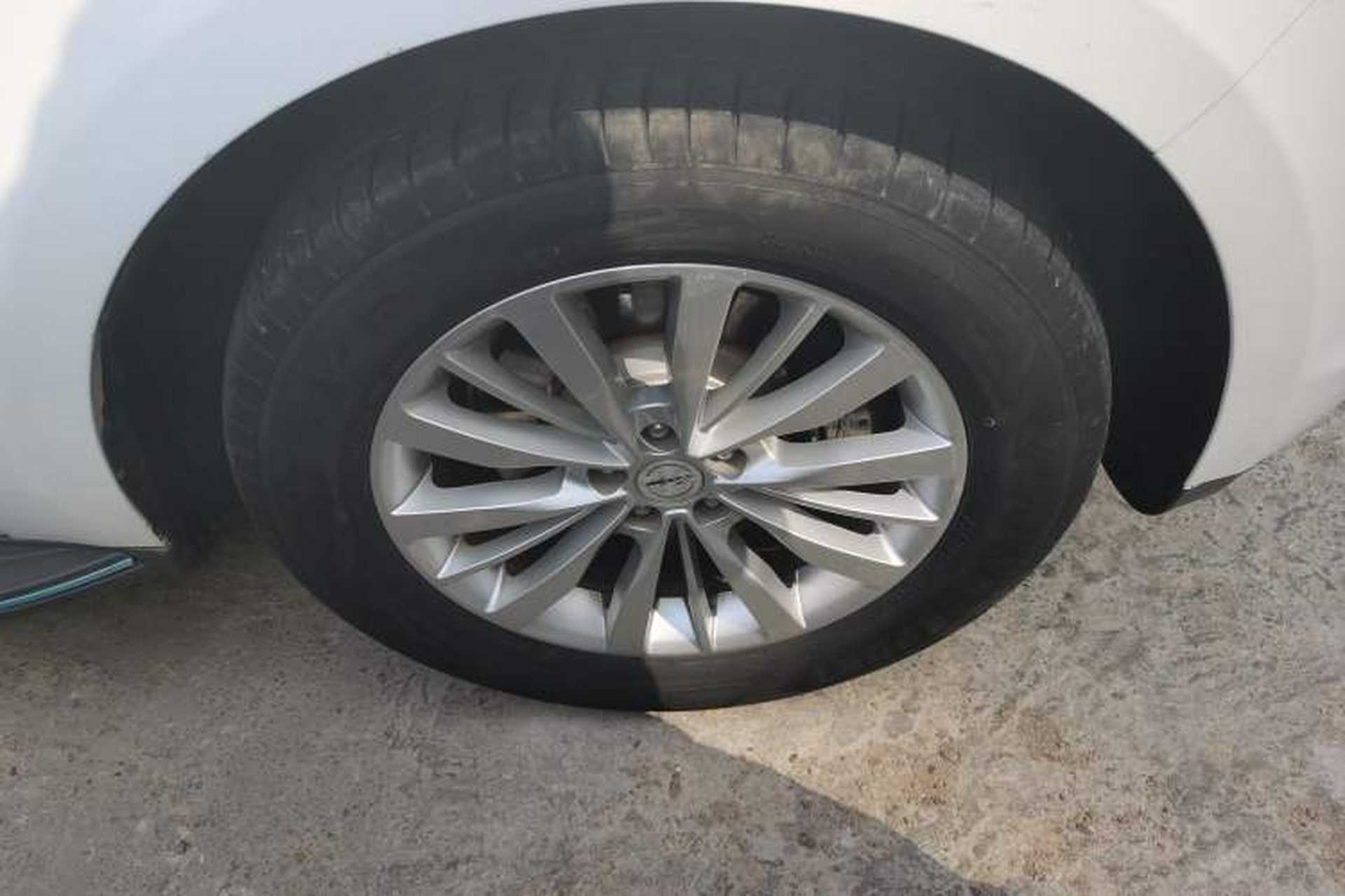 Used Zotye SR9 2017 2.0T Automatic Ultimate Light Edition Right Front Wheel Hub